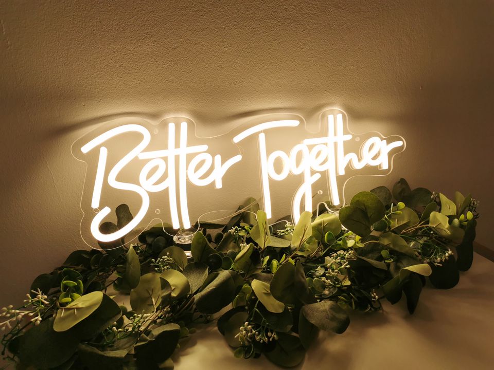 Neon Leuchtschild "S" - Better Together - Hochzeit Vermietung in Halle (Westfalen)