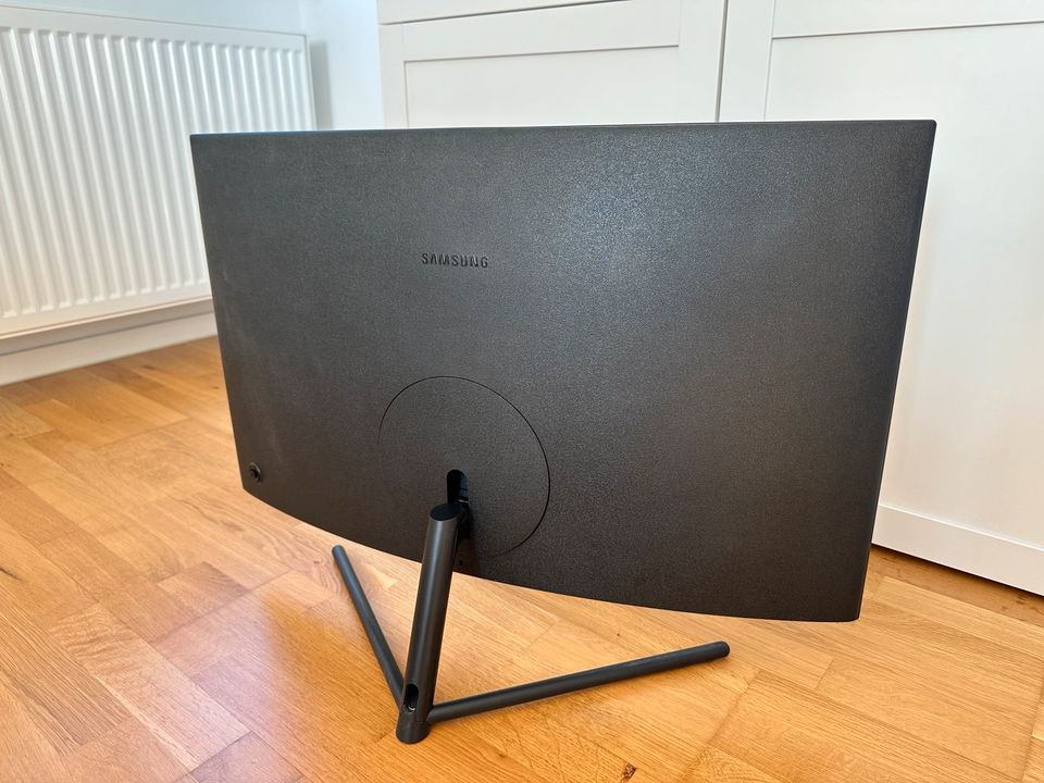 SAMSUNG 32 Zoll UHD 4K Curved Gaming Monitor in Wurmberg