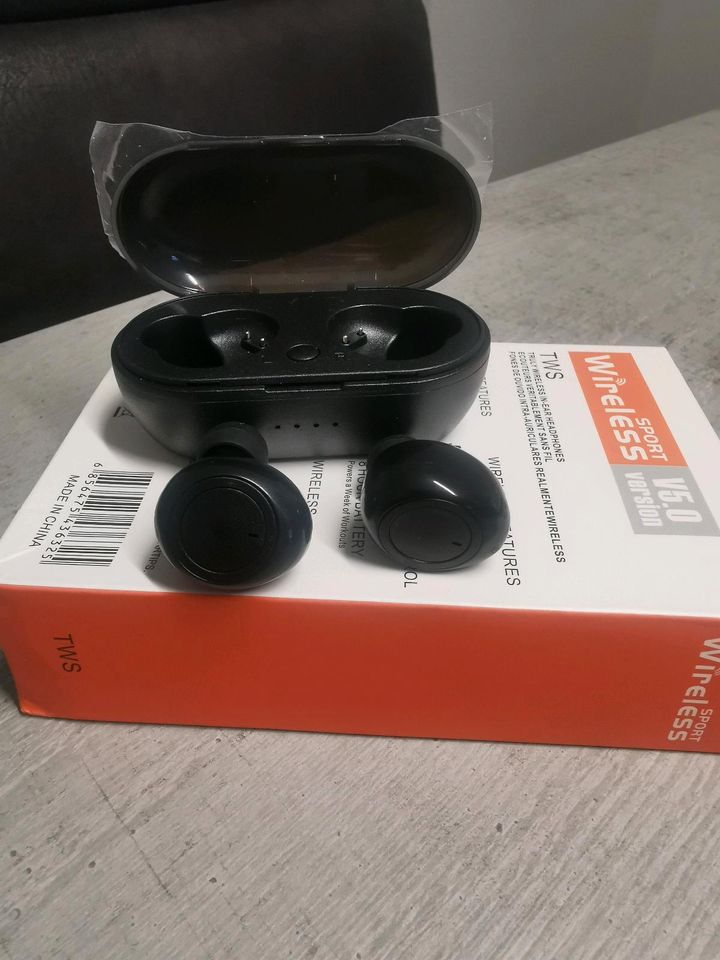 Bluetooth Kopfhörer mit ladebox neu in Meinerzhagen