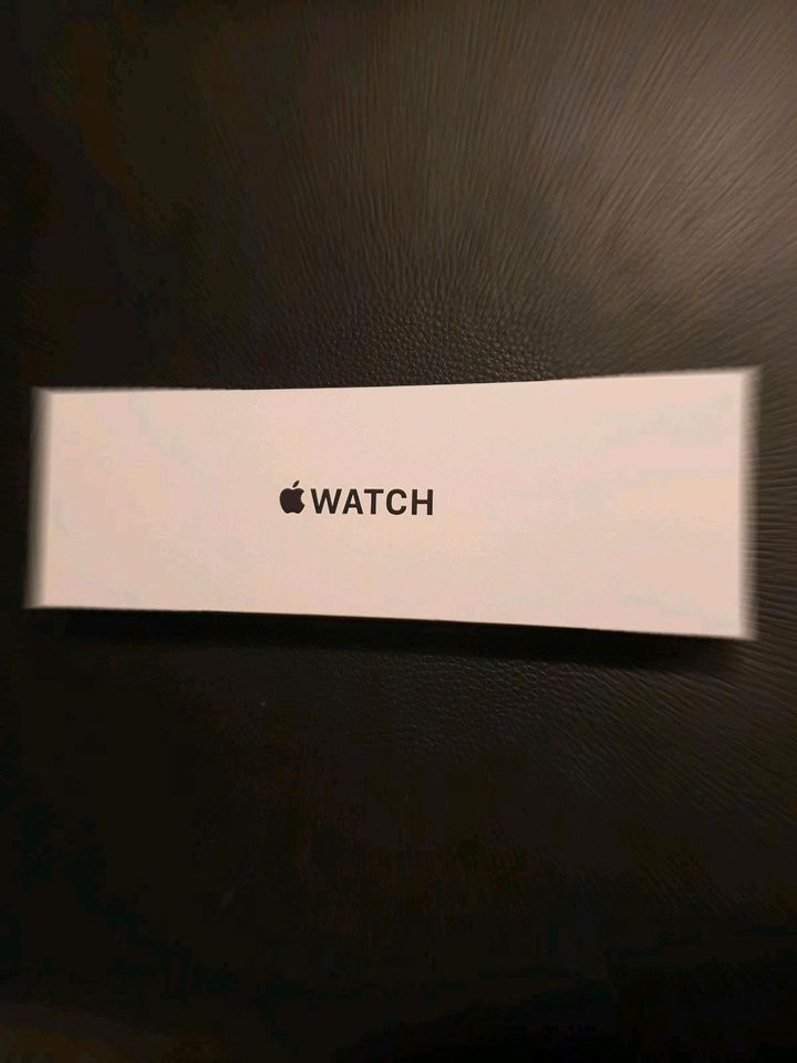 Apple watch SE Cell  44 mm Mitternacht Smartwatch in Esslingen