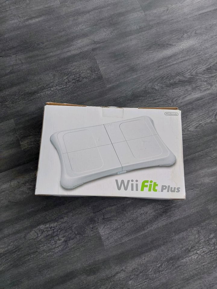 NINTENDO Wii Fit Plus Balance Board Training Fitness Konsole in Lutherstadt Wittenberg