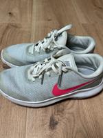 Nike Damen Sneaker Sportschuhe Gr. 37,5 Rheinland-Pfalz - Germersheim Vorschau