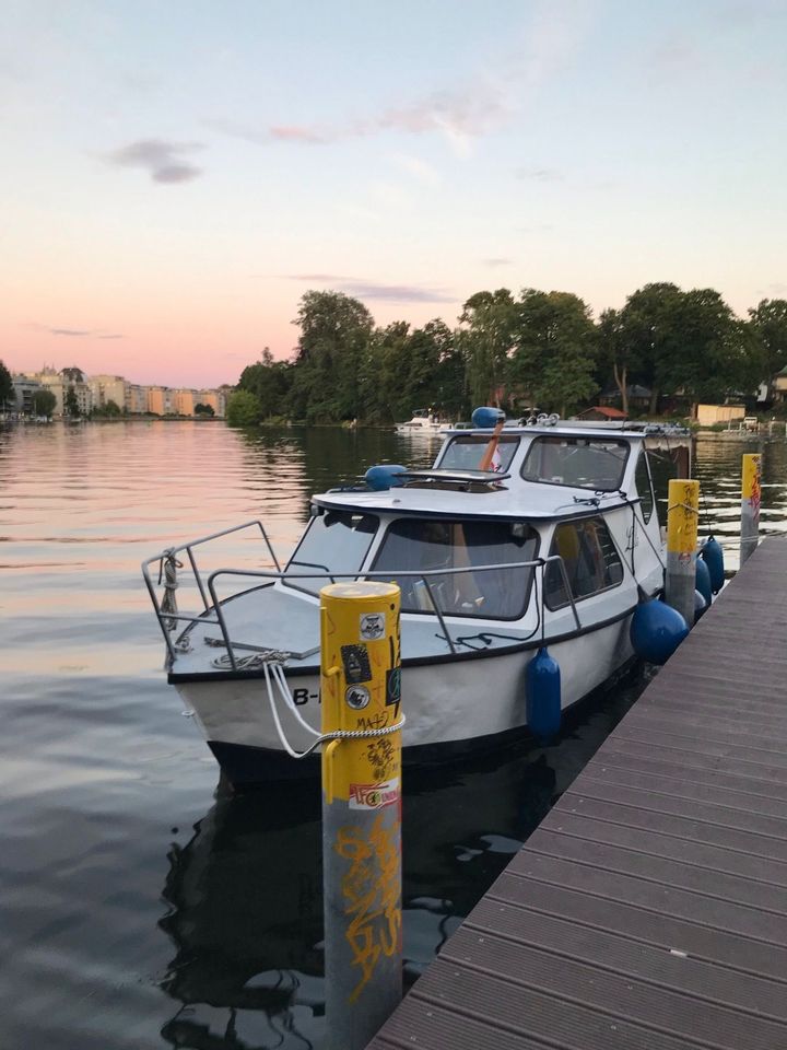 Motorboot/Stahlschiff Kajütboot Eigenbau Wieland Hafen Trailer in Herzfelde