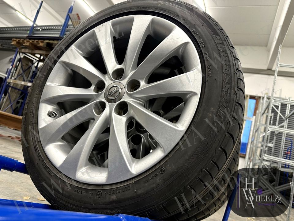 SELTEN ➡️ 18 ZOLL Opel Insignia-A ORIGINAL Alufelgen RDKS Sensor Sommerräder ➡️ Silber Alufelgen 5x120 ET42 ➡️ 245/45 R18 Sommerreifen Reifen Sommer Bridgestone - Seltenes Felgendesign 13378685 OP075 in Bünde