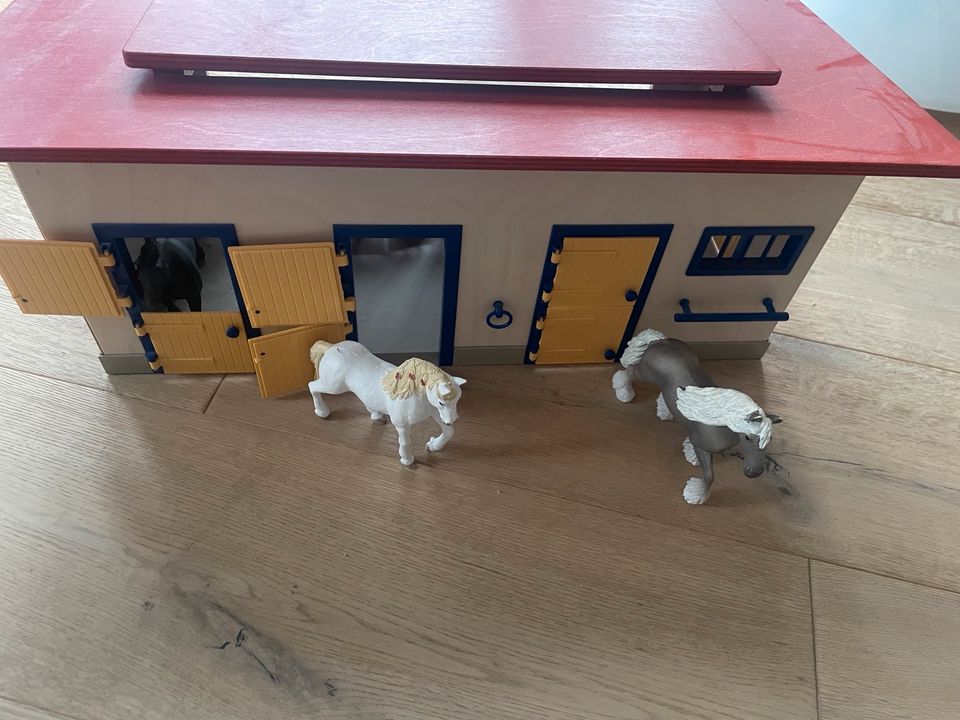 Schleich, Pferdestall in Hamburg