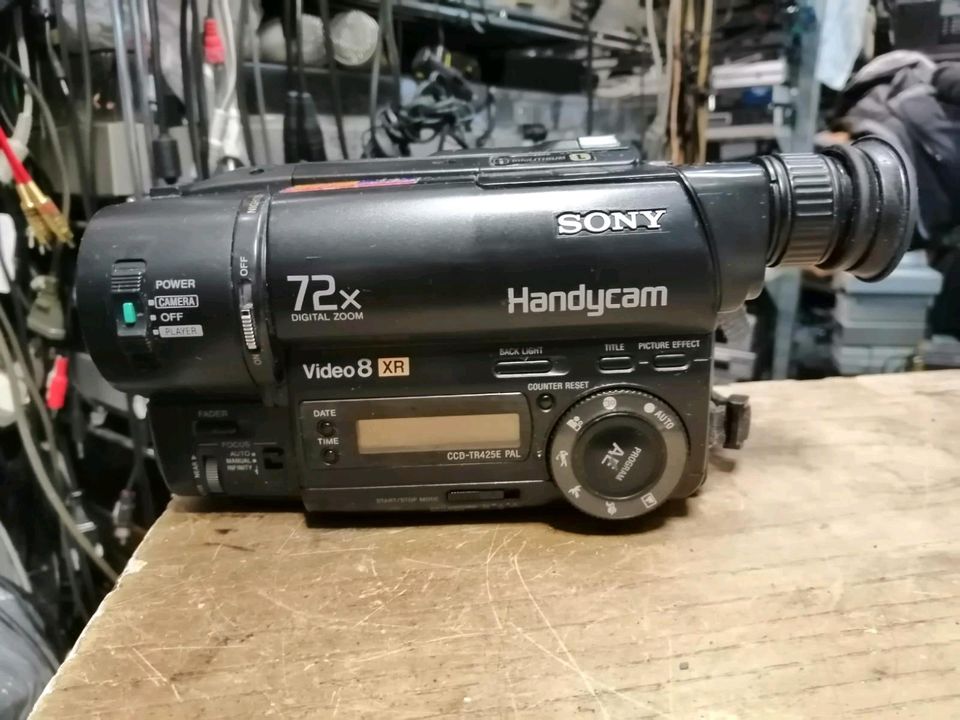 SONY CCDGTR425E, Videocamera Hi8 und Video 8, mit Zubehör!!! in Berlin