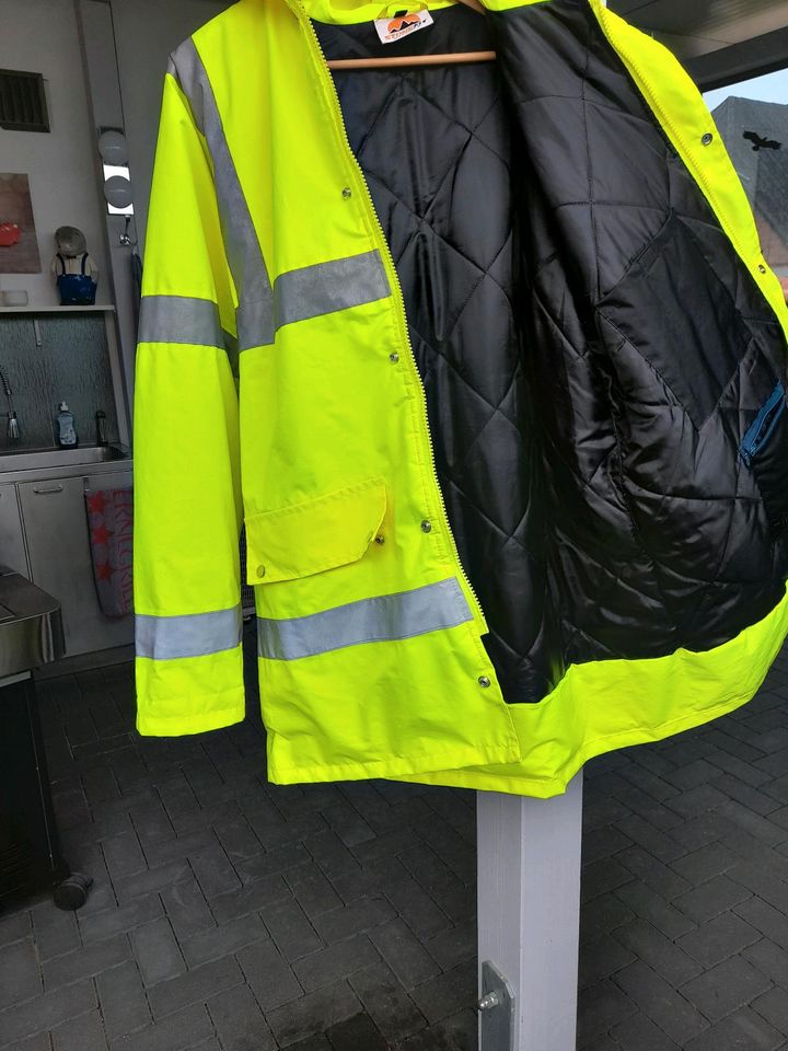 Arbeitsjacke mit reflektierenden Streifen in Coppenbrügge