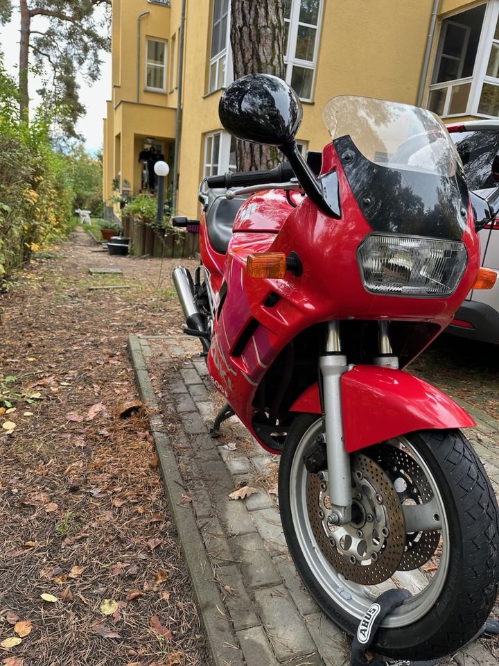 Suzuki GSX600FU in rot in Rangsdorf