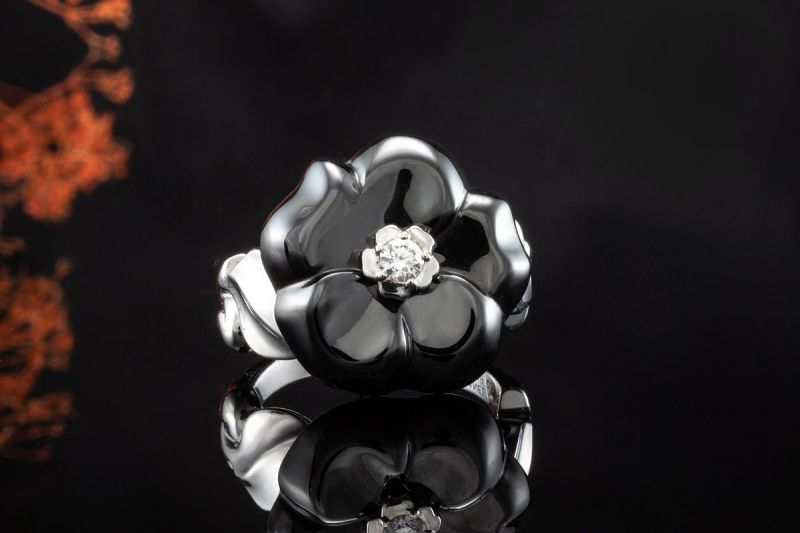 Chanel Ring Blume Kamelie Camellia Schwarz mit Diamant Weißgold in Wegberg