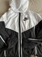 Nike Jacke Größe M Thüringen - Mellingen Vorschau