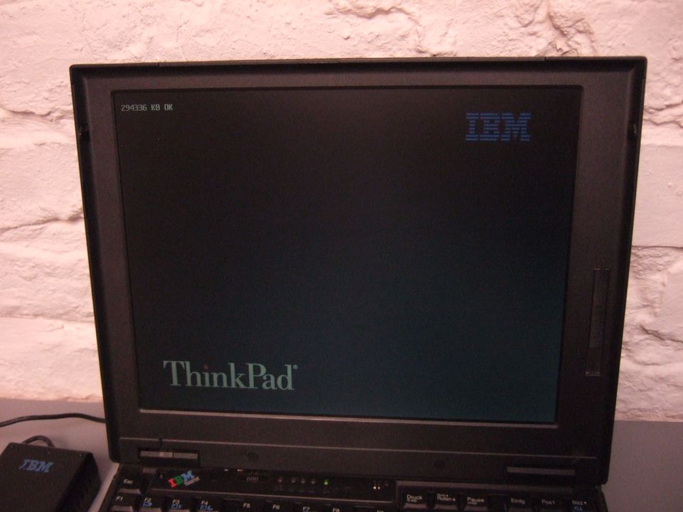 Schachcomputer PC Laptop IBM Thinkpad 600 Fritz 6 Notebook Win 98 in Düsseldorf