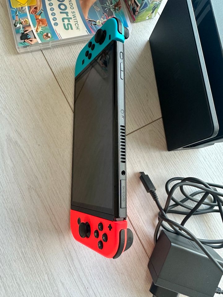 Nintendo Switch OLED Neuwertig in Marktzeuln