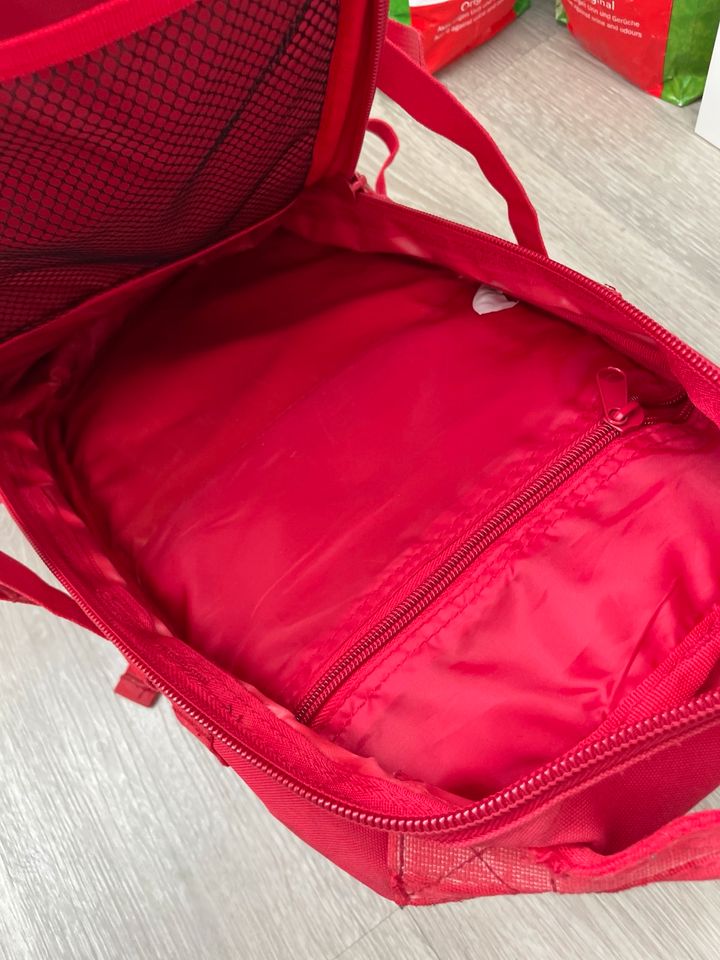 Bundeswehr Rucksack rot pink in Nideggen / Düren