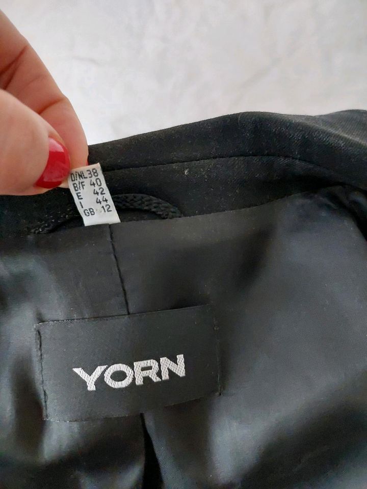 Jacket schwarz von Yorn in 38 in Hamburg