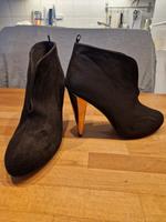 Schwarze hohe Stiefeletten mit goldener Absatz NEU Baden-Württemberg - Nagold Vorschau