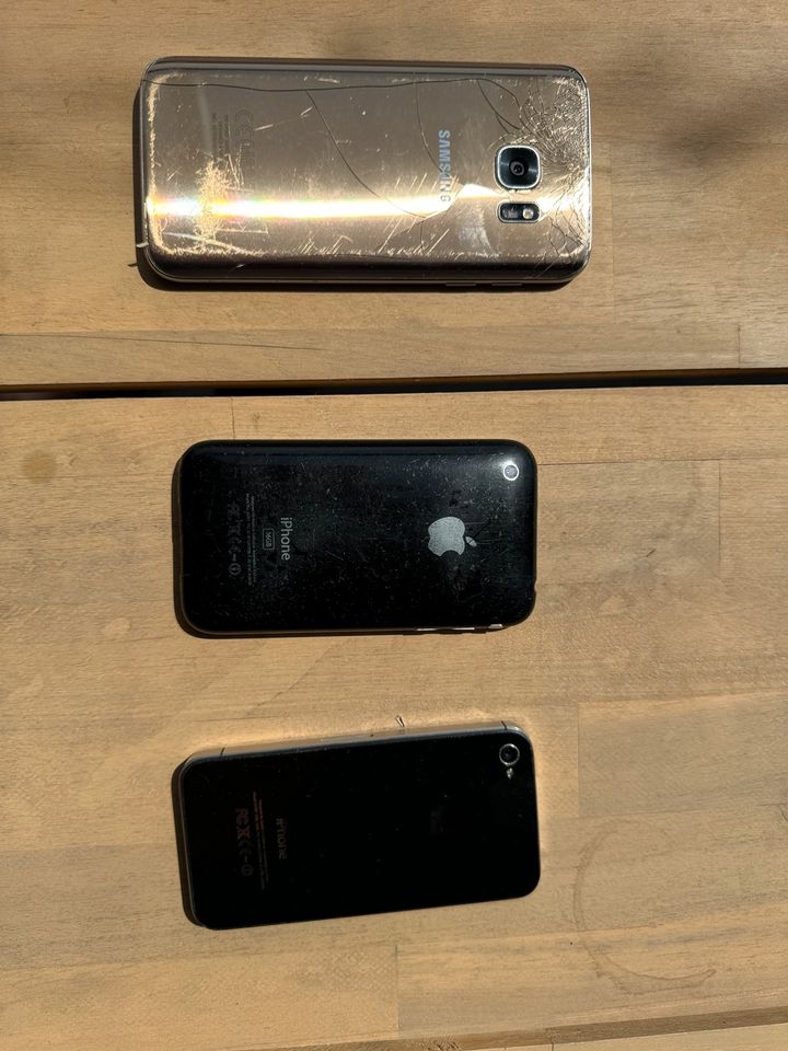 Samsung und iPhone Handy in Friedrichshafen