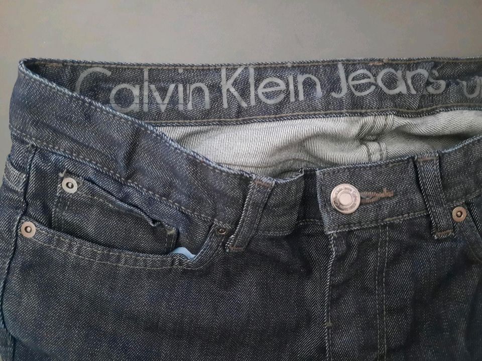 Calvin Klein Damen Jeans Gr. C10/L33, zum ausbessern in Bremen