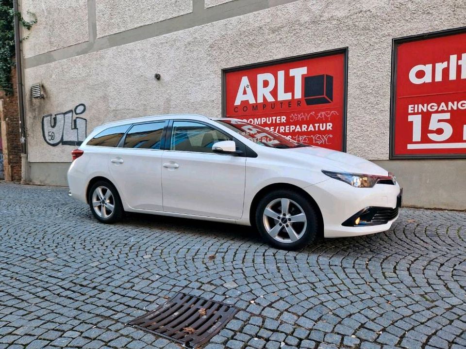 Toyota Auris Touring Sports Design Edition*Scheckheft in Neu Ulm