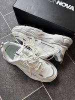 Fashion Nova weiße Sportschuhe Größe 41 Sneakers München - Altstadt-Lehel Vorschau