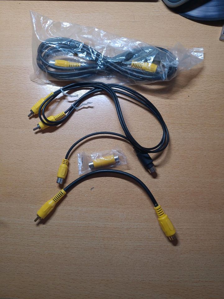 Diverse Adapter und Videokabel Scart S-Video Antennenkabel in Kulmbach