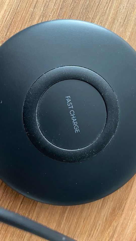 Original Samsung Wireless Ladegerät IPhone schnurlos pad Charger in  Nordrhein-Westfalen - Gladbeck | Telefon gebraucht kaufen | eBay  Kleinanzeigen ist jetzt Kleinanzeigen