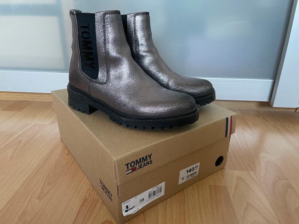 Boots Tommy Jeans metallic cleated, Stiefeletten, gr. 38, grau in Essen