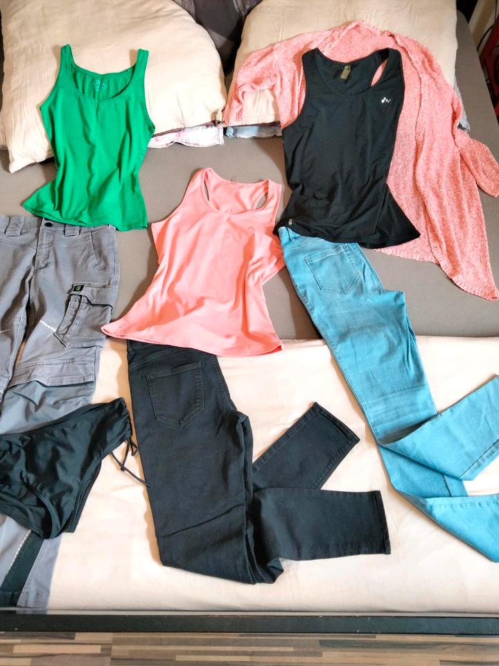 16 teiliges Damen - Bekleidungspaket in Größe L/XL, 40/42 in Warburg