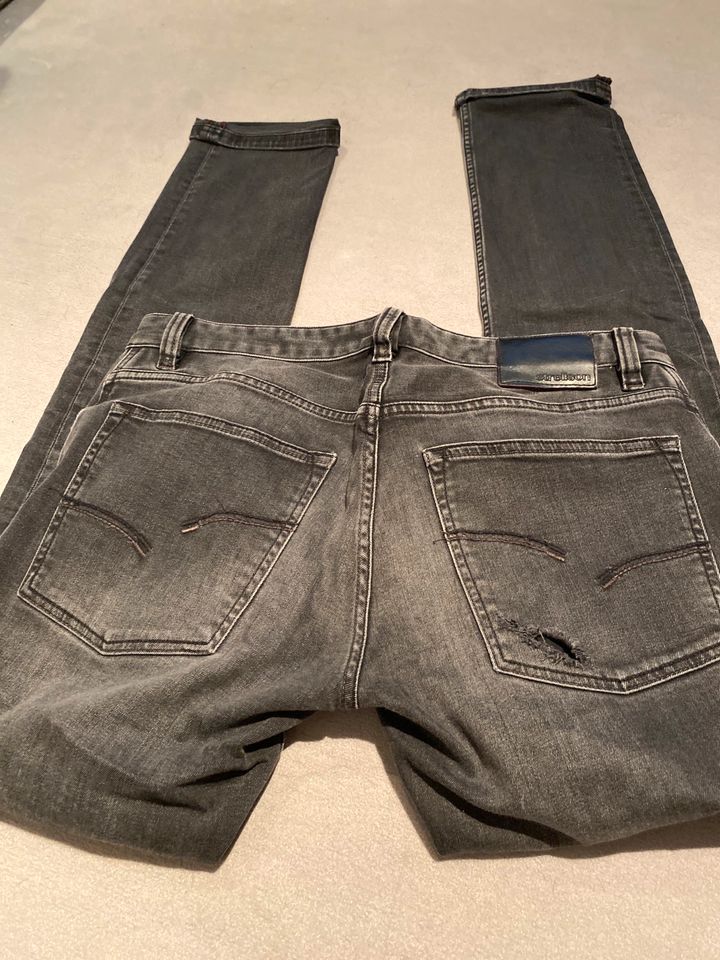 Strellson Jeans 32/36 grau top gepflegt in Obernkirchen