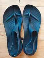 Crocs Serena Zehentrenner W7 37 - 38 Badeschuhe Sandalen Nordrhein-Westfalen - Mönchengladbach Vorschau