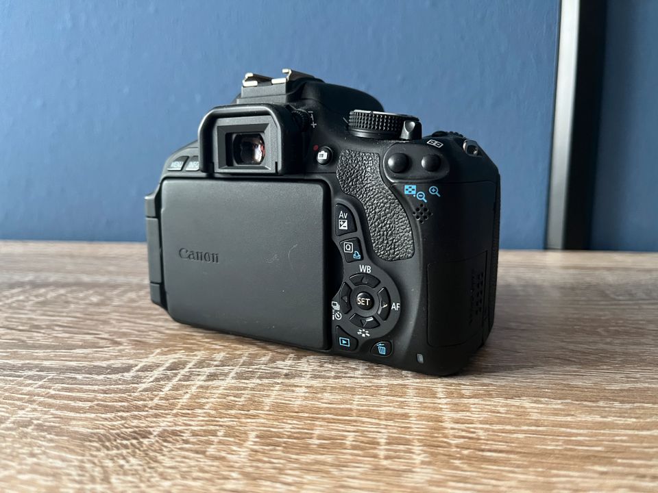 Canon EOS 600D + Zubehör in Cappeln (Oldenburg)