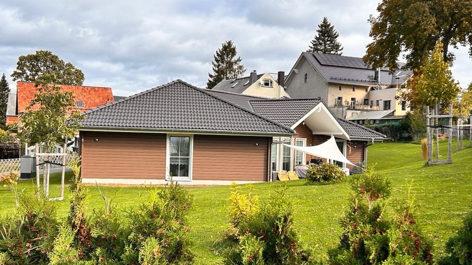 Exklusives Schwedenhaus im Bungalow-Stil mit großzügigem Grundstück! in Steinberg