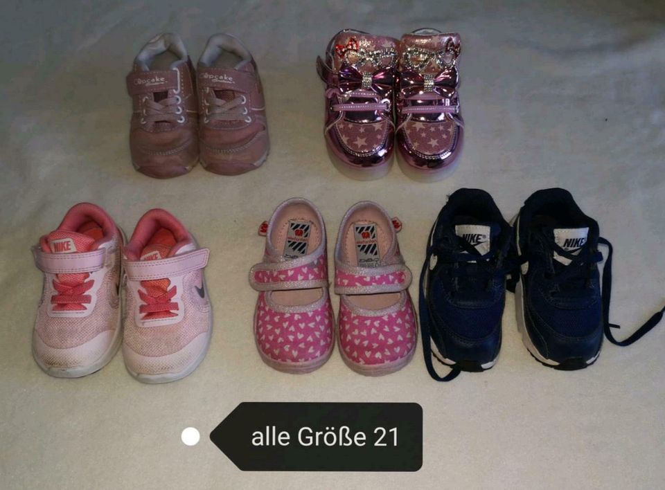 Jede Menge Kinder Schuhe Größe 17-21 Adidas, Nike uvm. in Weißenfels