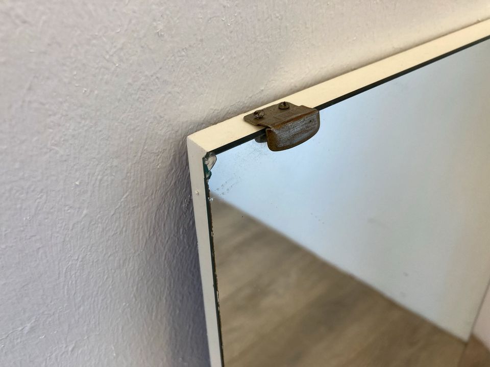 #A Spiegel Hängespiegel trapezförmig Wandspiegel weiß Rahmen Holz in Burgstädt