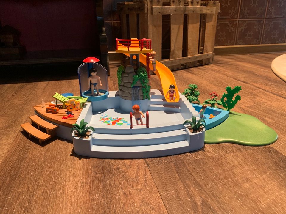 Playmobil Schwimmbad/ Pool mit Duschfunktion in Ebersburg