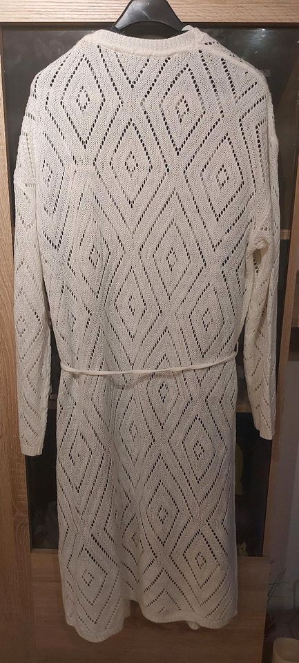 Süsse Strickjacke mit Kordel in Konstanz