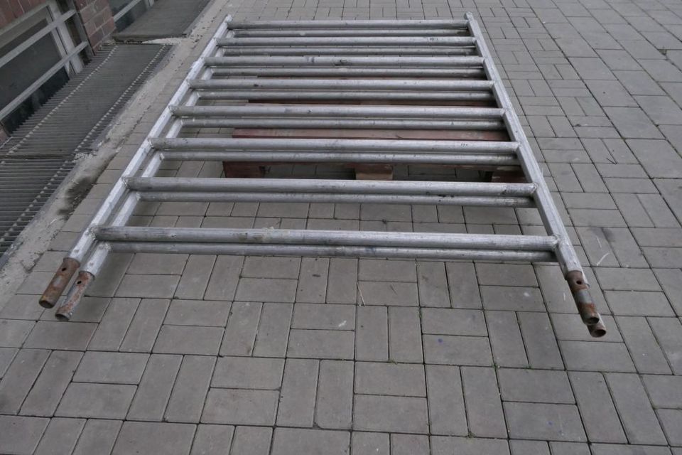 2 Aluminium Ständer Gerüstständer Vertikalrahmen 41092 in Dinslaken