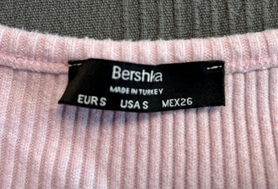 Bershka rosa bestickte Strickjacke Größe S in Hamburg