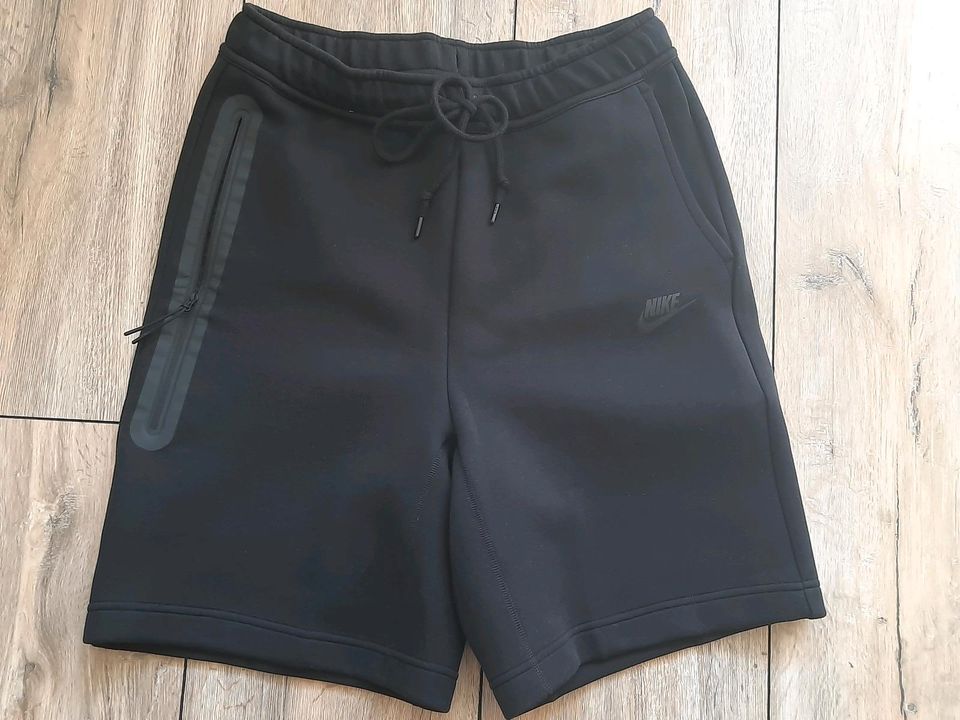 Nike Sportswear Shorts Sporthose Jogginghose in Rellingen