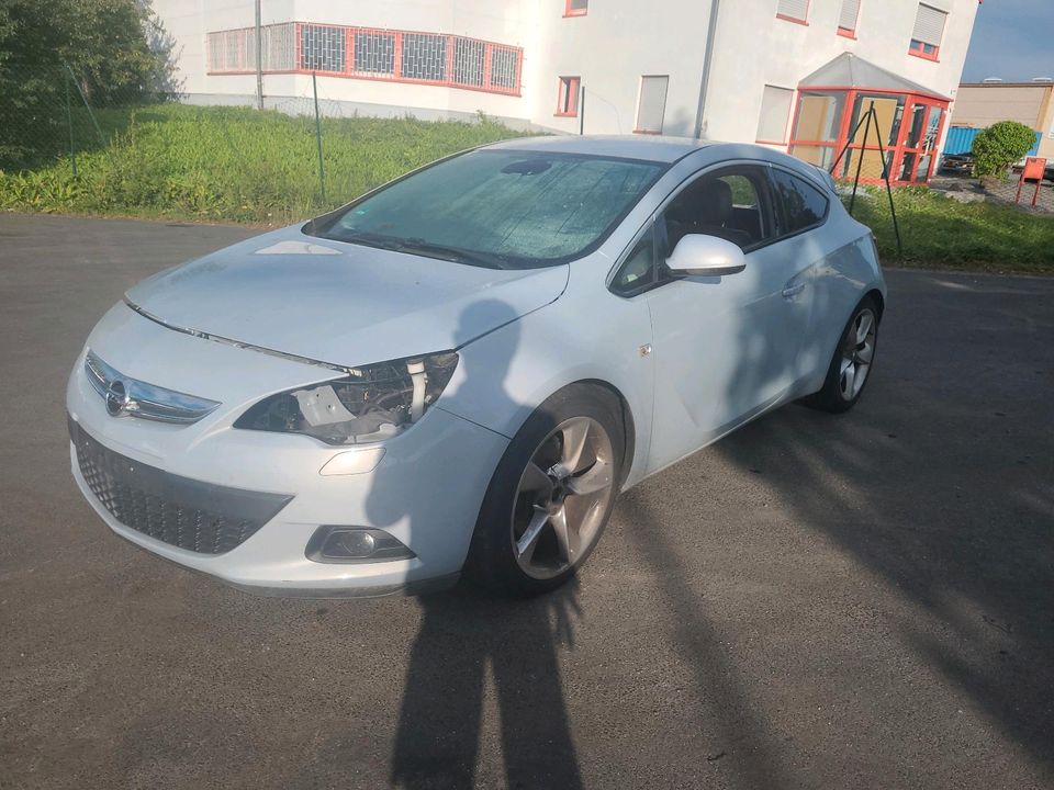 Opel astra GTC 2015bj 1,4 benzina schlachtfest ersatzteile in Polch