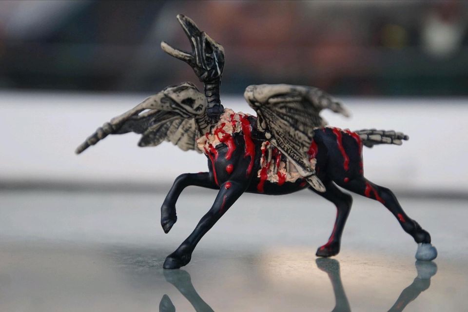 Breyer Pferd Stablemate Modellpferd Extremcust Horror Halloween in Bad Wörishofen