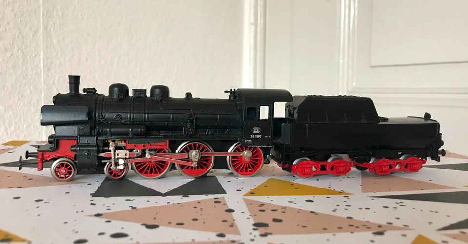 Märklin Dampflokomotive mit Wannentender Modell 3098 (Spur H0) in Stuttgart