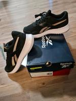 Reebok Energen Lite Laufschuhe 36 Schuhe Kids schwarz  NEU Hessen - Weiterstadt Vorschau
