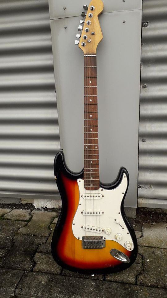 E-Gitarre, Gitarre, Modell Stratocaster, elektro. in Leipzig