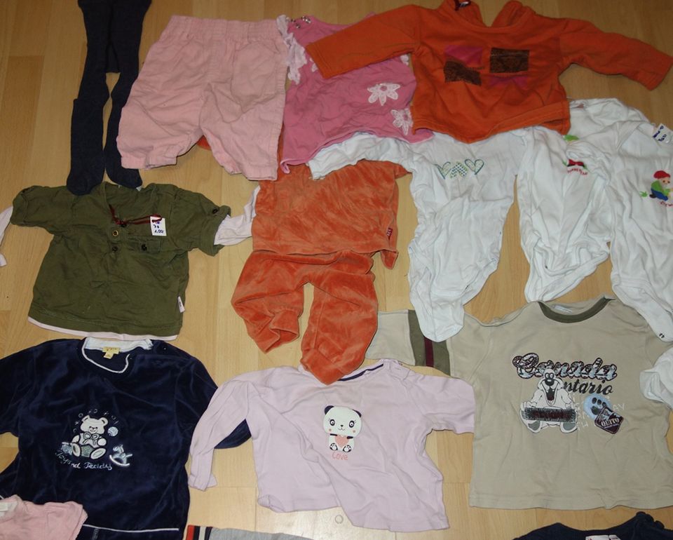 54 Kleiderpaket 74 80 Mädchen Hosen Bodies Kleid Pullover T Shirt in Friedberg