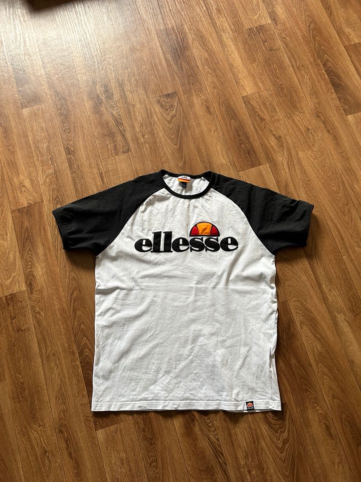 Ellesse Shirt Größe L! Versand ist inklusive! in Raschau-Markersbach