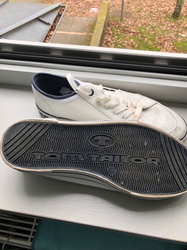 Super schicker Herren, Tom Tailor Weiße Sneakers Gr 44 in Lübeck - St.  Lorenz Nord | eBay Kleinanzeigen ist jetzt Kleinanzeigen