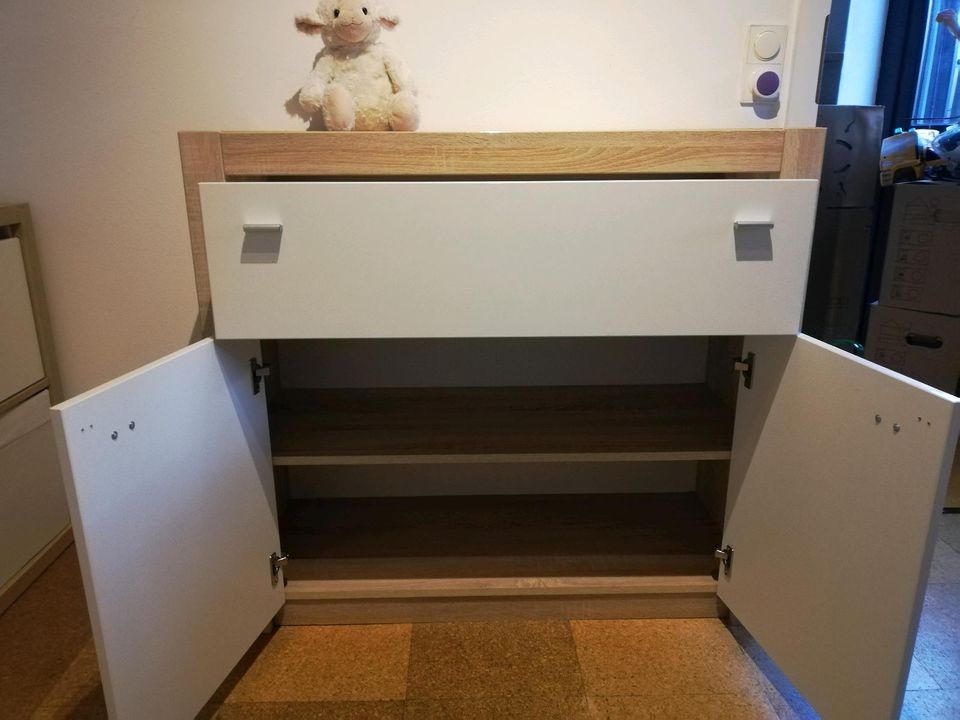 Kinderzimmermöbel: Babybett, Kommode und Standregal in Altdorf bei Nürnberg