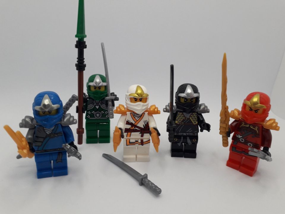 Minifiguren Ninjago Ninjas 5 stück mit Waffen in Zeven