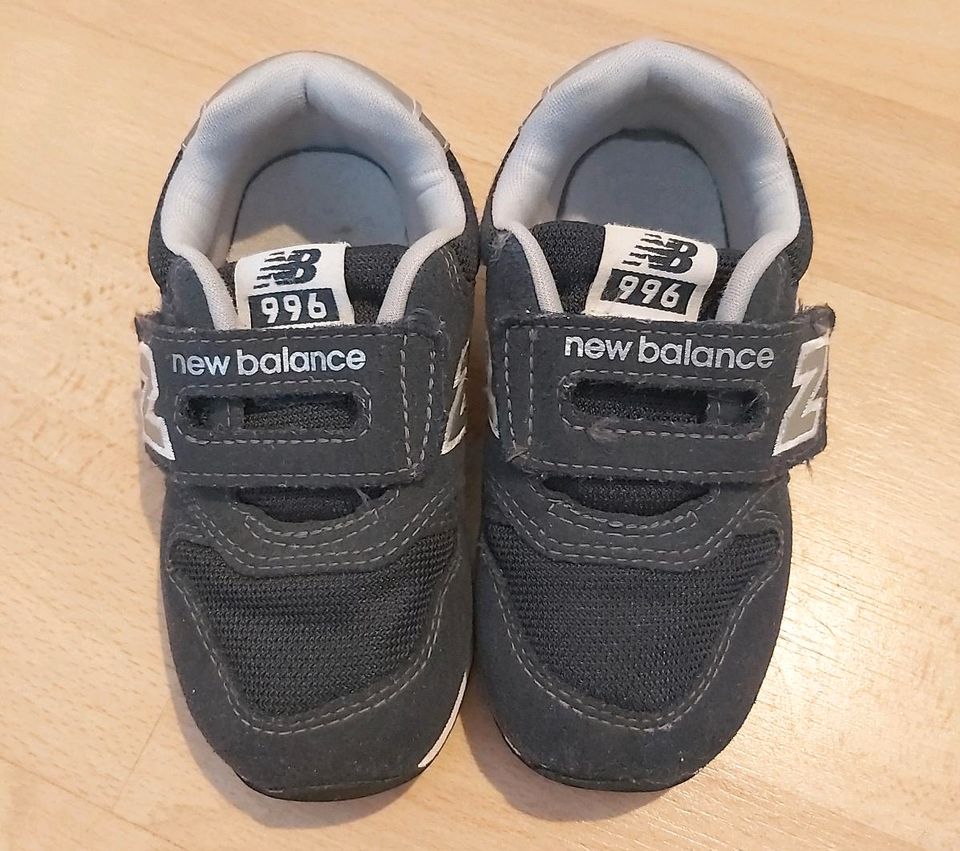 New Balance Kinder Sneakers 14,5cm gr. 23 in Düsseldorf