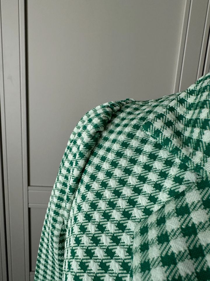 Elegantes Blazerkleid grün weiß kariert & figurbetont in Unterschleißheim